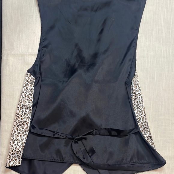 Leopard Print Vest with Black Lining - Picture 4 of 5